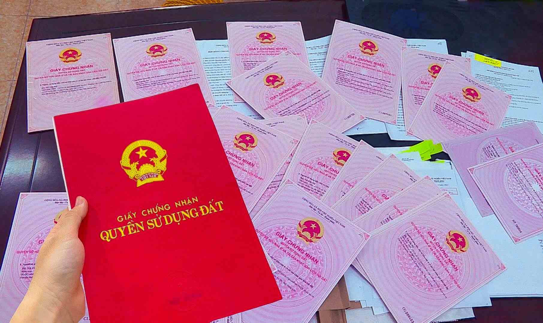 Làm sổ đỏ bao nhiêu tiền 1m2 năm 2025? Phí làm sổ đỏ đất thổ cư?